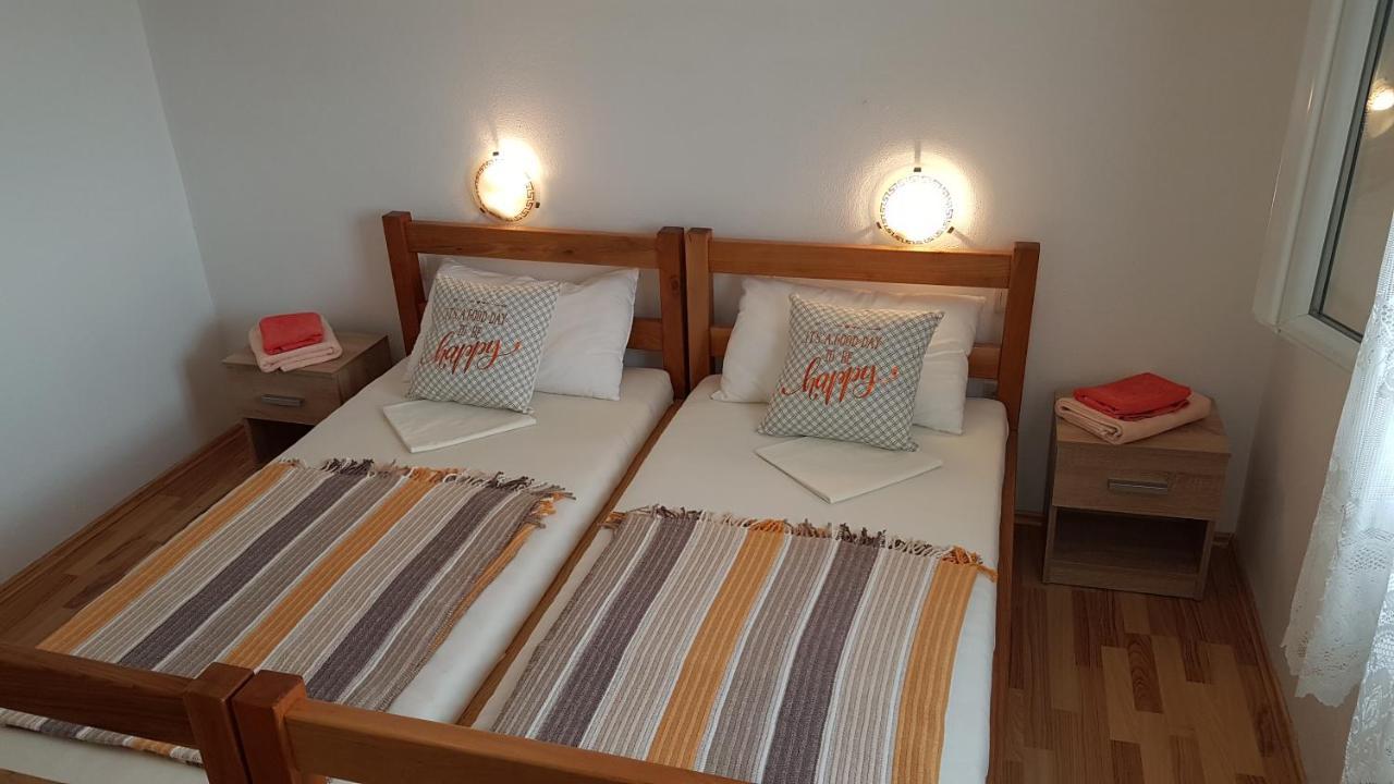 Apartman Vojaline Milna  Exterior photo